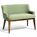 **Moderne groene bank met houten poten en gestreept ontwerp**
