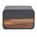 Modern nachtkastje met houten lade en minimalistisch ontwerp